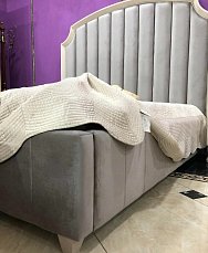 Спальня Сохо комплект: кровать 180х200 с мягким изголовьем + 2 тумбы прикроватные + комод с зеркалом + шкаф-купе с зеркалом