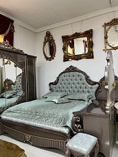 Спальня Шарлиз комплект: кровать 180х200 с мягким изголовьем + 2 тумбы прикроватные + стол туалетный с зеркалом + пуф + шкаф 6 дверный с зеркалом