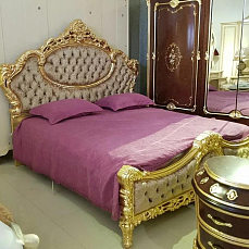 Спальня Версаль комплект: кровать 180х200 + 2 тумбы прикроватные + стол туалетный с зеркалом + пуф + шкаф 6 дверный с зеркалом орех с золотом