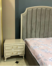 Спальня Джейн комплект: кровать 180х200 с мягким изголовьем + 2 тумбы прикроватные + комод с зеркалом + шкаф-купе 2 дверный + пуф