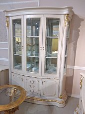 Витрина Изабелла (Карпентер 208) 3 дверная белый с золотом