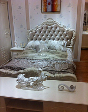 Спальня Виктория комплект: кровать 180х200 арт. 8811 + 2 тумбы прикроватные + туалетный стол арт. 8802-03 + пуф + шкаф 4 дверный