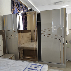 Спальня Мартин комплект: кровать 180х200 + 2 тумбы прикроватные + комод с зеркалом + шкаф 6 дверный с зеркалом + пуф