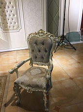 Столовая Венеция К комплект:стол обеденный 240/280/320х120+8 стульев+2 стула с подлокотниками+ витрина 3 дверная + буфет с зеркалом