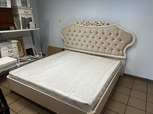 Спальня Адель АРД комплект: кровать 180х200 с мягким изголовьем ЛФ + 2 тумбы прикроватные + комод, выставочный образец