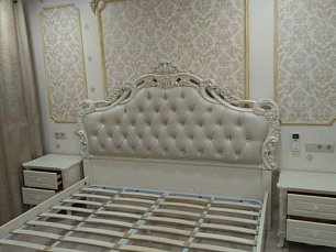 Спальня Виктория комплект: кровать 180х200 арт. 8812 + 2 тумбы прикроватные + туалетный стол арт. 8802 + пуф + шкаф 4 дверный