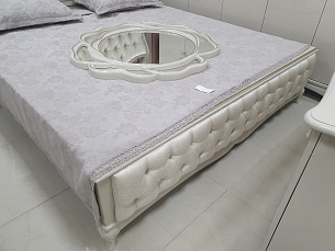 Спальня Пенелопа комплект: кровать 180х200 с мягким изголовьем + 2 тумбы прикроватные + комод с зеркалом + шкаф 6 дверный + пуф