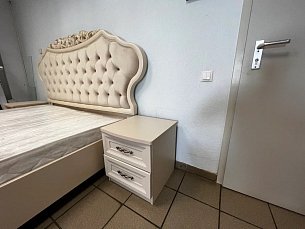 Спальня Адель АРД комплект: кровать 180х200 с мягким изголовьем + 2 тумбы прикроватные + комод, выставочный образец